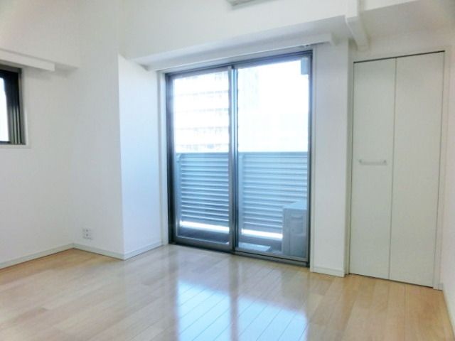 居室・リビング　★約６．１帖の居室です★