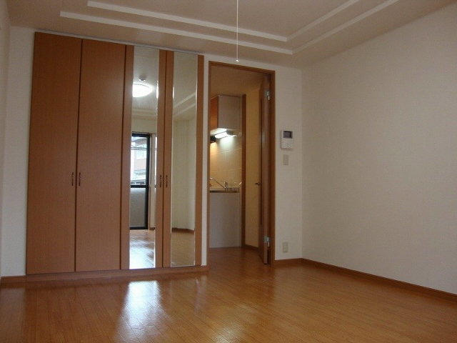 居室・リビング　８．７帖の洋室です！