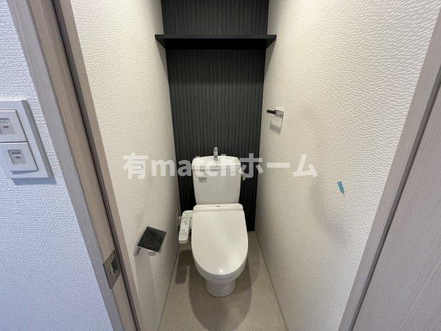 トイレ　(参考)同マンション反転間取り他部屋の写真