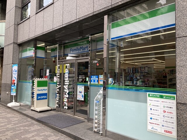 コンビニ　ファミリーマート西麻布三丁目店（コンビニ）まで161m