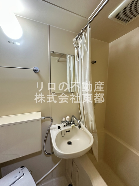 洗面設備　鏡付の洗面ボウルなので、洗顔するときに便利ですね☆
