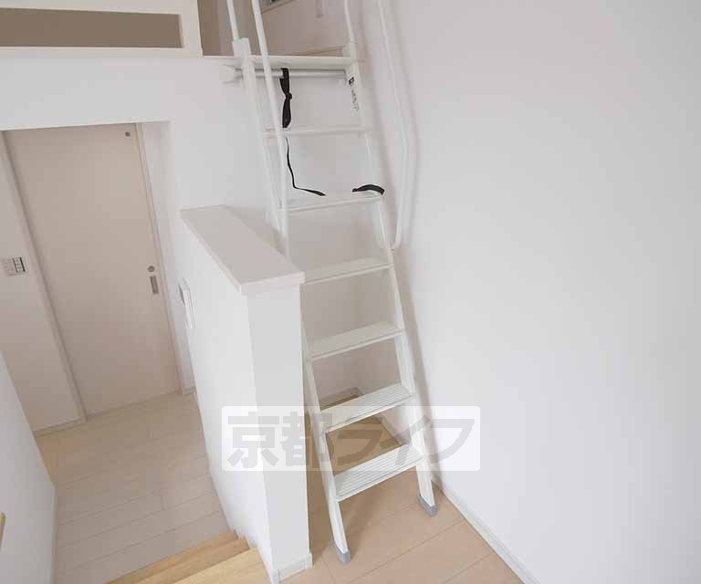 その他設備　ロフトへの階段です。
