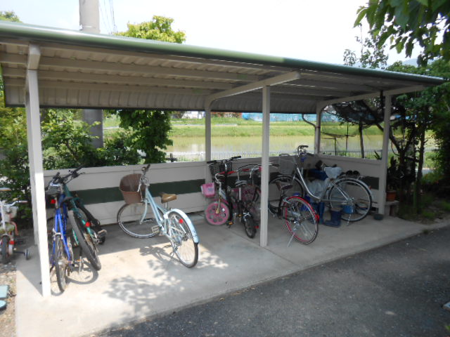 駐車場　大型駐輪場（共用）完備