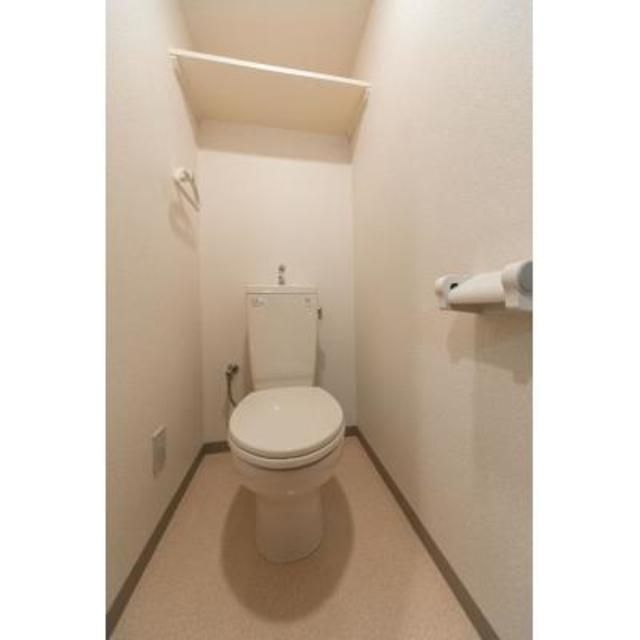 トイレ　※写真は同タイプ住戸です。