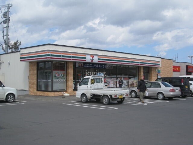コンビニ　セブンイレブン北見三輪店（コンビニ）まで459m