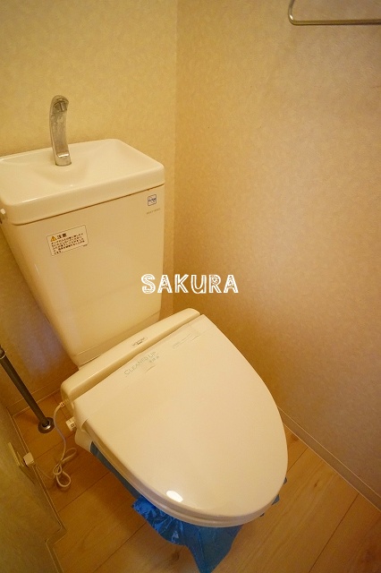 トイレ　落ち着いた色調のトイレです♪