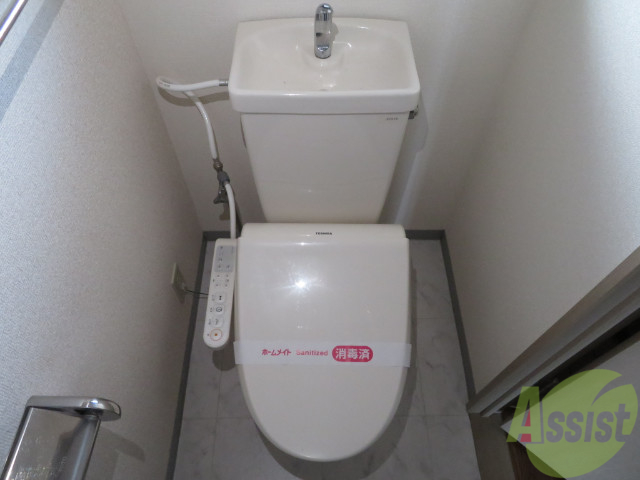 トイレ　トイレにはちゃんとウォシュレットもありますね