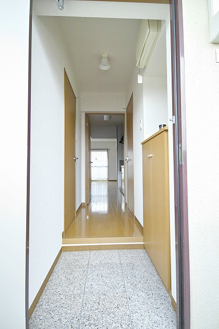 玄関　同タイプ、別部屋です