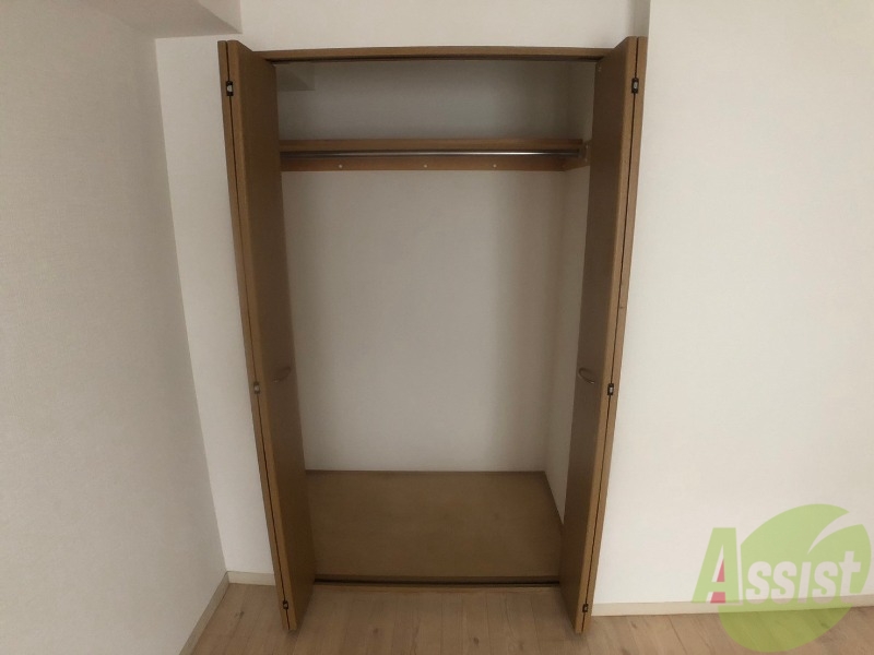 収納　収納を開けてみました。奥行きがありますね。