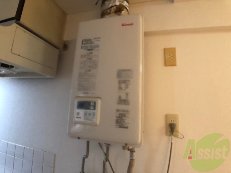 その他設備　給湯器はシンプルな作りで簡単に操作できそうです。
