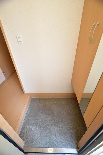 玄関　玄関には姿鏡♪
