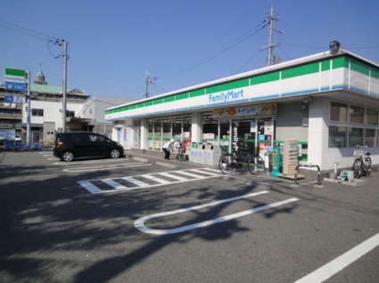 コンビニ　ファミリーマート（コンビニ）まで600m