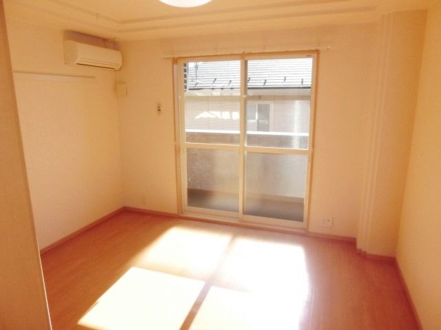 居室・リビング　奥行きのある洋室！