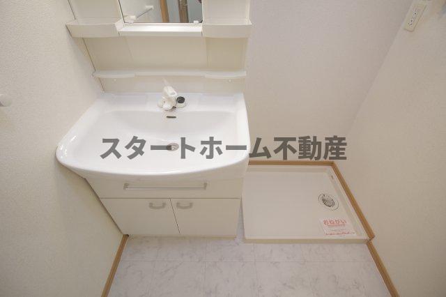 洗面設備　スペースが確保できる洗面所です