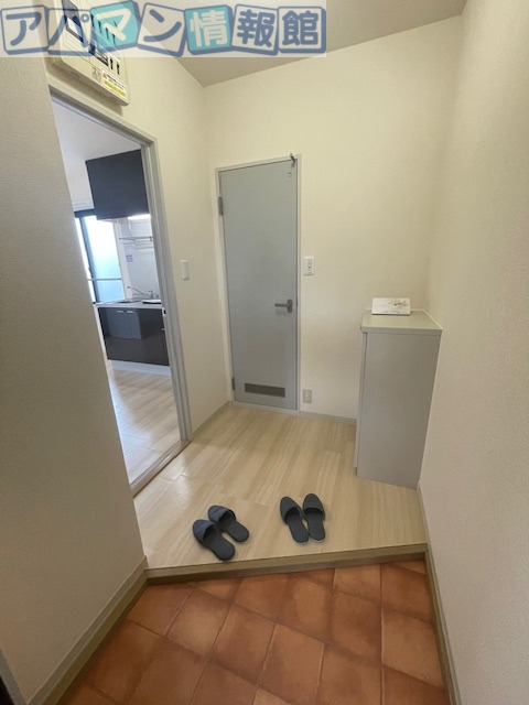 玄関　※別号室のお写真になります