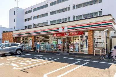 コンビニ　セブンイレブン札幌北28条店（コンビニ）まで290m