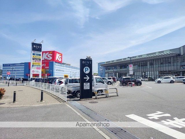 ショッピングセンター　ＢｉＶｉ日出（ショッピングセンター）まで900m