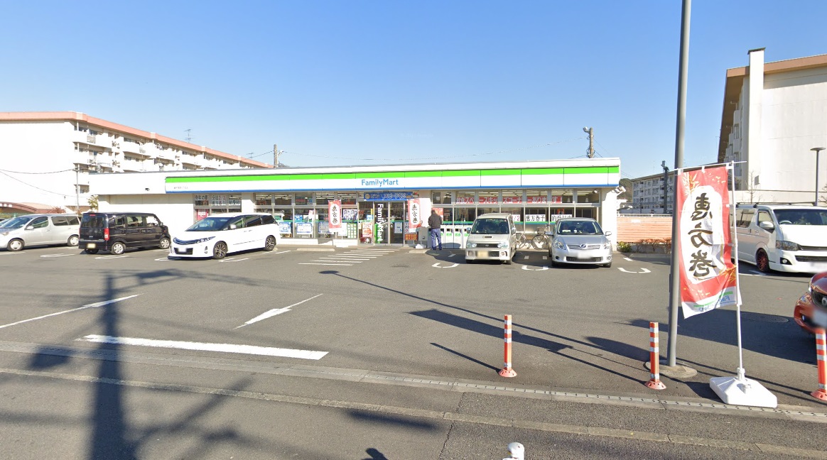 コンビニ　ファミリーマート磯子滝頭店（コンビニ）まで270m