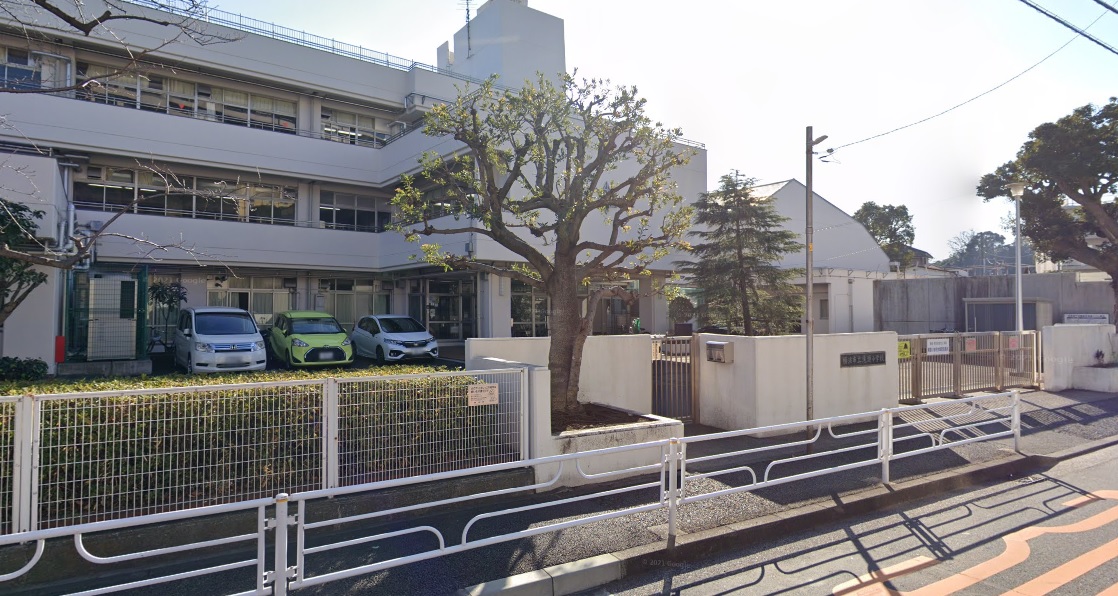 小学校　横浜市立滝頭小学校（小学校）まで600m