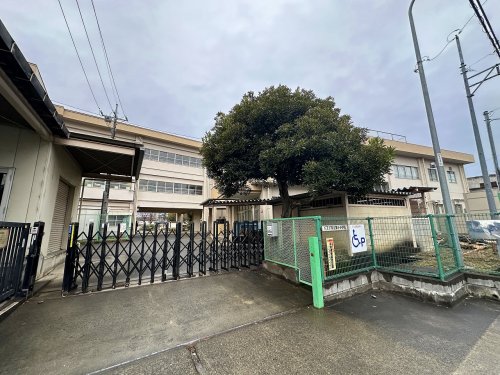小学校　八王子市立第十小学校（小学校）まで775m