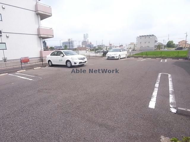 駐車場　駐車場