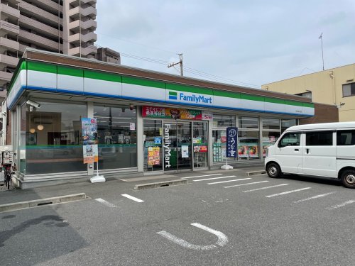 コンビニ　ファミリーマート 中川富川町店（コンビニ）まで571m