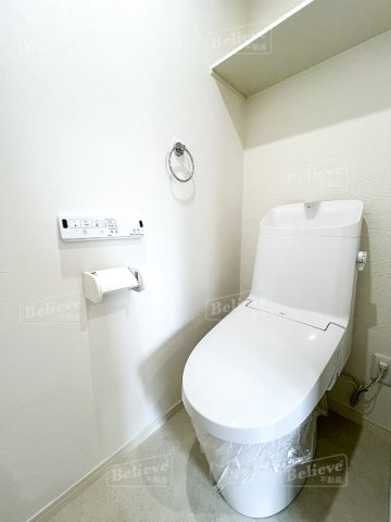 トイレ　嬉しい温水洗浄便座付きです♪