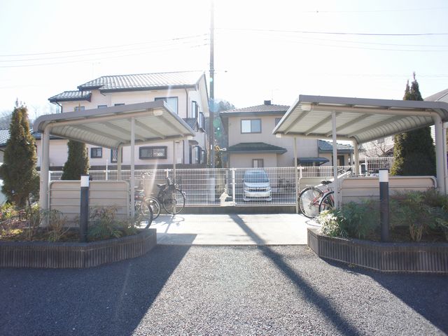 その他共有部分　屋根付きの駐輪場があります♪