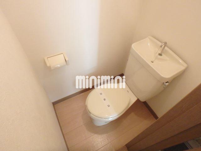 トイレ　バストイレ別です。