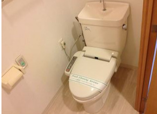 トイレ　同マンション反転タイプ参照。