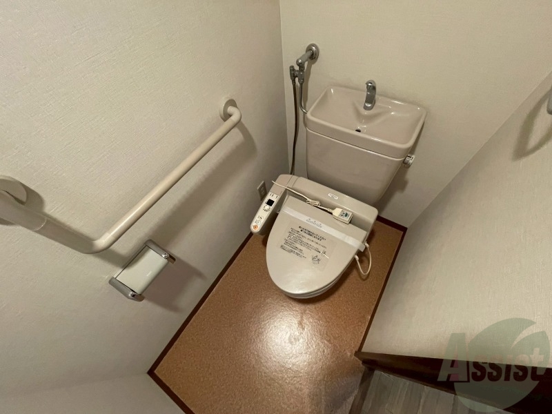 トイレ　シャワートイレになっているので快適です！