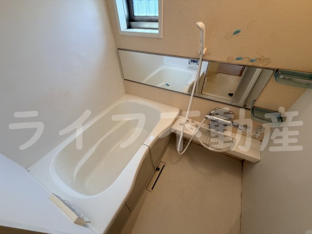バス・シャワールーム　コンパクトで使いやすいお風呂です