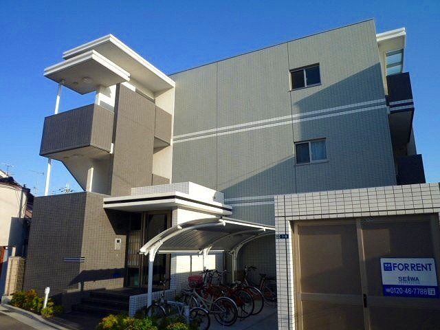 建物外観　RC造の3階建てのマンションタイプです。
