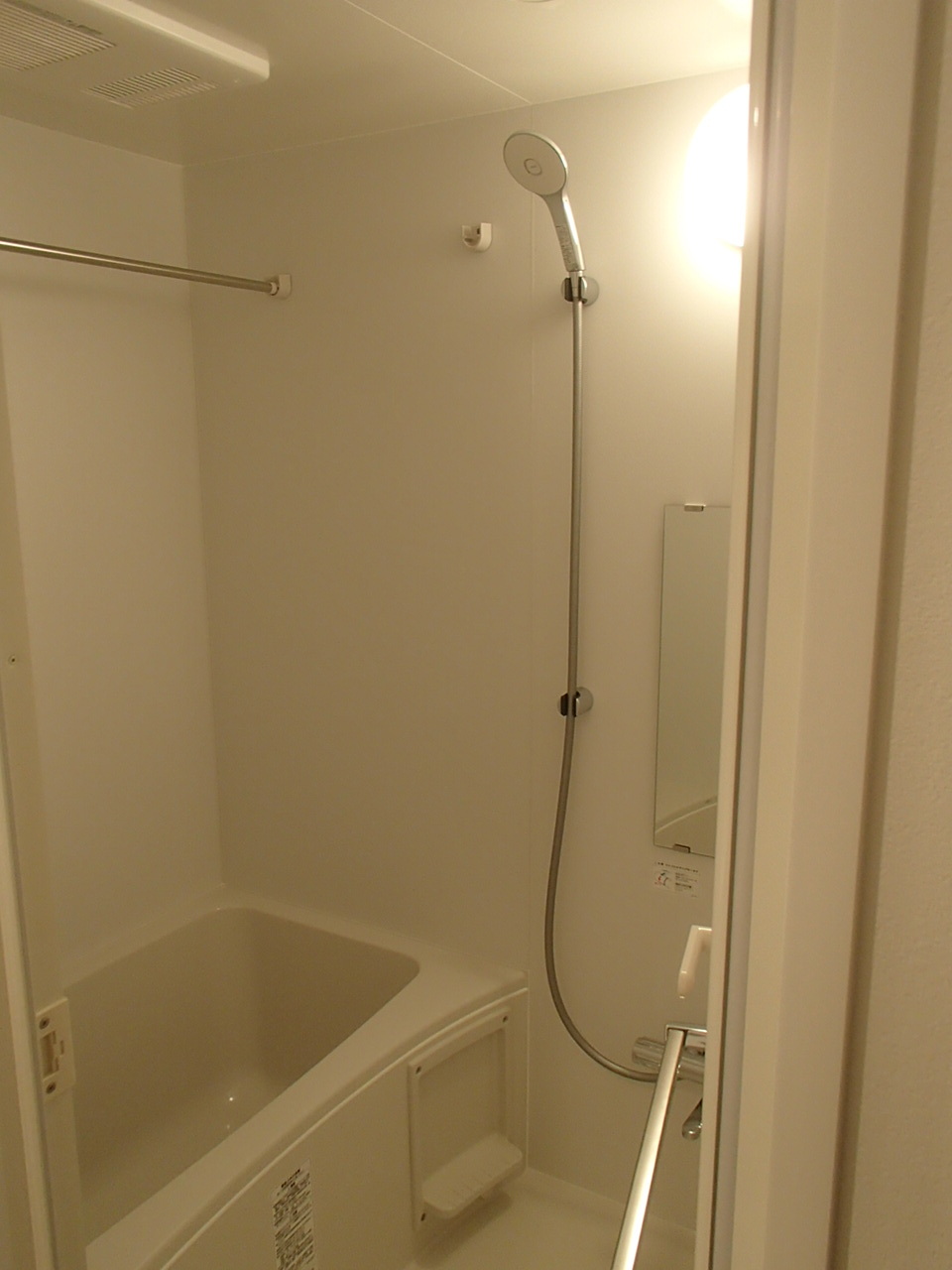 バス・シャワールーム　浴室乾燥機と追い炊き給湯