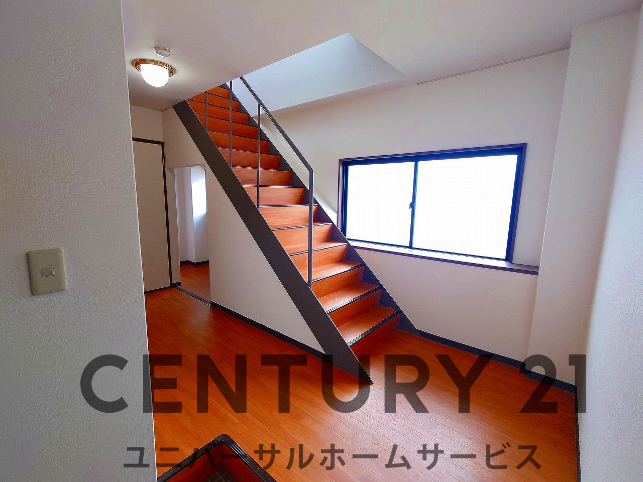 UHS BLDG.3~5階の玄関写真