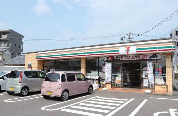 コンビニ　セブンイレブン宮崎松橋2丁目店（コンビニ）まで400m