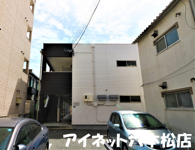 建物外観　敷地内駐車場も空きあります！