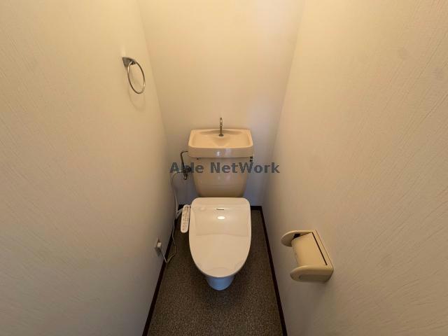 ＪＲ豊肥本線 南熊本駅 4階建 築34年のトイレ写真