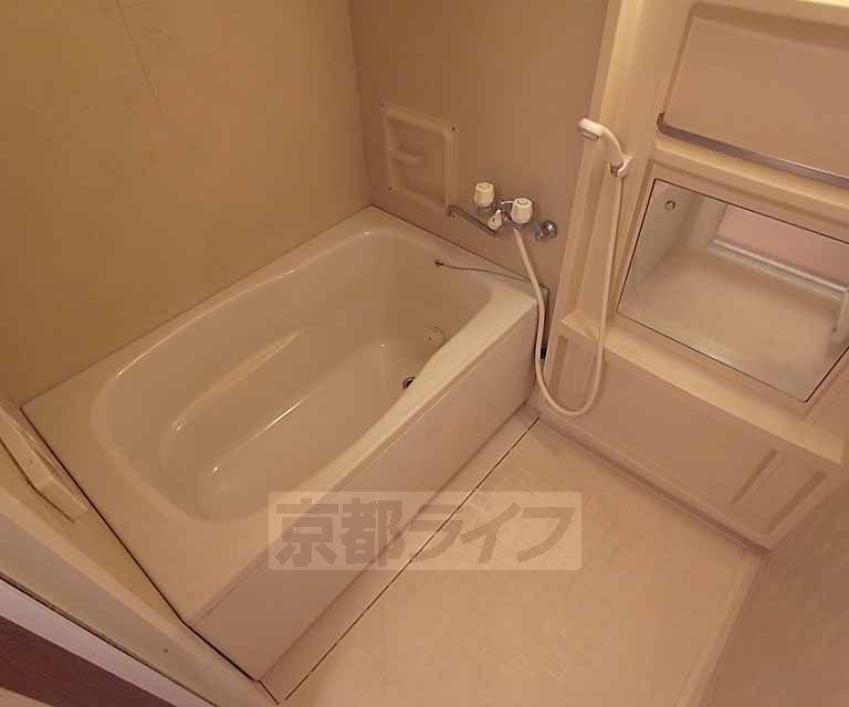 バス・シャワールーム　独立洗面台です