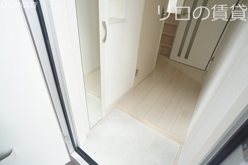 玄関　別部屋写真