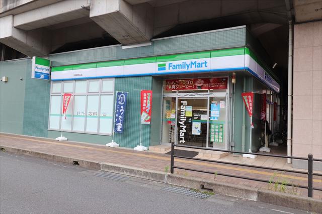 コンビニ　ファミリーマート（コンビニ）まで180m