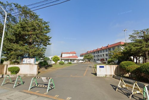 小学校　弘前市立西小学校（小学校）まで549m
