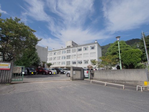 小学校　広島市立安北小学校（小学校）まで1335m
