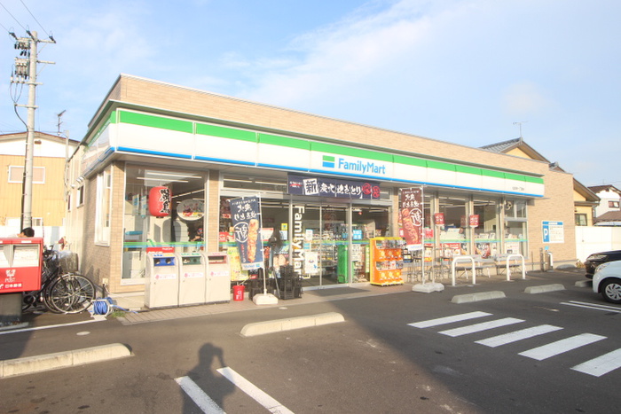 コンビニ　ファミリーマート（コンビニ）まで123m