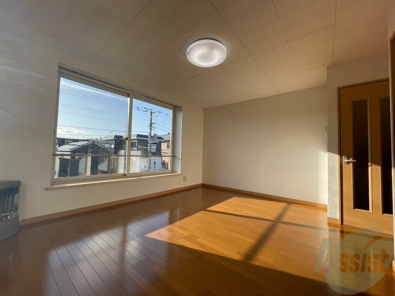居室・リビング　広くてキレイなお部屋が広がっていて、充実した生活が送れそう。