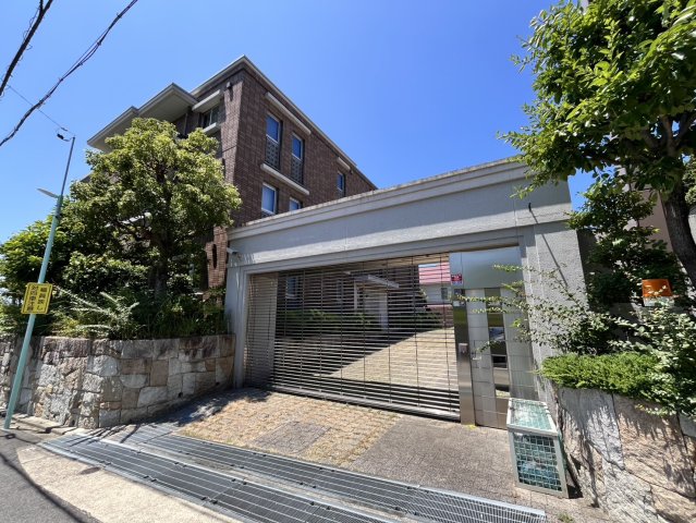駐車場　駐車場シャッター