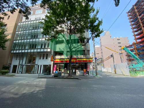 コンビニ　デイリーヤマザキ博多駅筑紫口店（コンビニ）まで105m