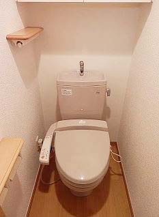トイレ　★トイレ内の上部収納あり★