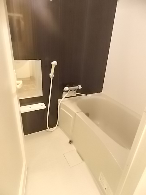 バス・シャワールーム　落ち着いた空間のお風呂です