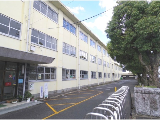 中学校　徳島市立城西中学校（中学校）まで1292m